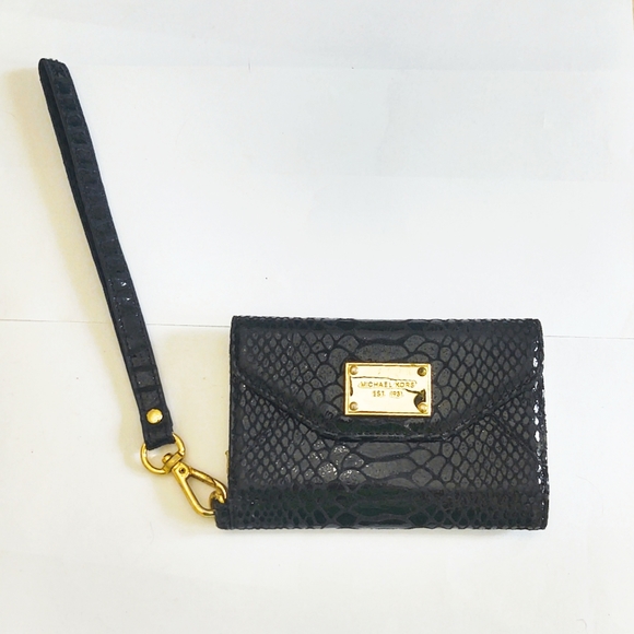 Designer Michael Kors Black Snakeskin Wristlet/Wallet - Picture 1 of 6
